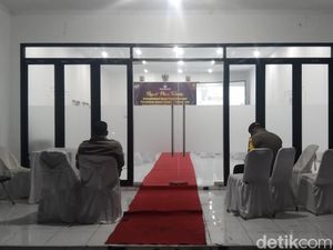 Satpam Cegah Wartawan Liput Rapat Pleno Terbuka KPU Majalengka Satpam Cegah Wartawan Liput Rapat Pleno Terbuka KPU Majalengka