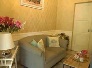 Kepoin Rumah Pasangan Artis Ferry Maryadi dan Deswita Maharani, Punya Taman Rahasia