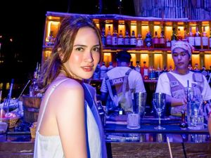 7 Foto Shandy Aulia Party di Bangkok, Tampil Seksi Pakai Dress Tali Spaghetti