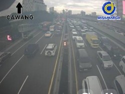 Imbas Demo di Depan DPR, Lalin ke Arah Slipi Macet Panjang sampai Cawang