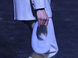Melihat Tas Coperni yang Terbuat dari 99% Udara Melihat Tas Coperni yang Terbuat dari 99% Udara
