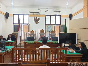 Boasa Simanjuntak Divonis 19 Bulan Penjara, Dijerat Pasal ITE Boasa Simanjuntak Divonis 19 Bulan Penjara, Dijerat Pasal ITE