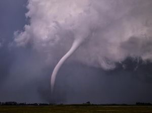 Wisatawan Harap Waspada, Pakar BRIN Ungkap Potensi Tornado Genesis di RI