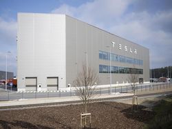 Usai PHK Ribuan Karyawan, Tesla Gelontorkan Rp 8 T Bangun Charging Station