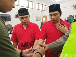 Terdakwa Pembunuhan Adik Bupati Muratara Menangis Bacakan Pledoi