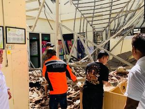 Atap Puskesmas Jaten Karanganyar Tiba-tiba Ambrol, Pelayanan Dialihkan