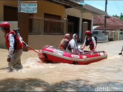 Tanggul Sungai Cisanggarung Brebes Jebol, 8 Desa Terendam