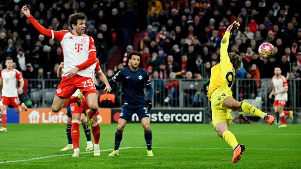 Soccer Football - Champions League - Round of 16 - Second Leg - Bayern Munich v Lazio - Allianz Arena, Munich, Germany - March 5, 2024 Bayern Munich's Thomas Mueller scores their second goal REUTERS/Angelika Warmuth