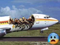 Mengenang Penerbangan Super Mengerikan, Atap Pesawatnya Bolong!