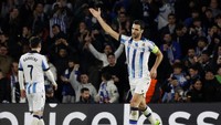 Sociedad yang terlambat menaikkan intensitas menipiskan skor pada menit ke-89 lewat Mikel Merino. Gol ini cuma menjadi gol hiburan buat tuan rumah, dengan PSG membawa pulang kemenangan agregat 4-1. REUTERS/Vincent West  