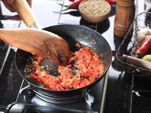 4 Bumbu Dasar Masakan Buat Stok di Rumah Selama Bulan Puasa 4 Bumbu Dasar Masakan Buat Stok di Rumah Selama Bulan Puasa