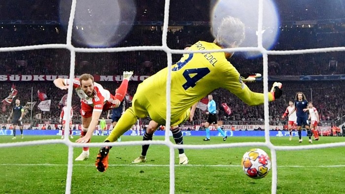 Bungkam Lazio, Bayern Munich ke Perempatfinal Liga Champions Bayern Munich menumbangkan Lazio 3-0 di leg kedua 16 besar Liga Champions. Die Roten pun berhak melaju ke perempatfinal dengan menang agregat 3-1. Bayern Munich vs Lazio berlangsung di Allianz Arena, Rabu (6/3/2024) dini hari WIB.