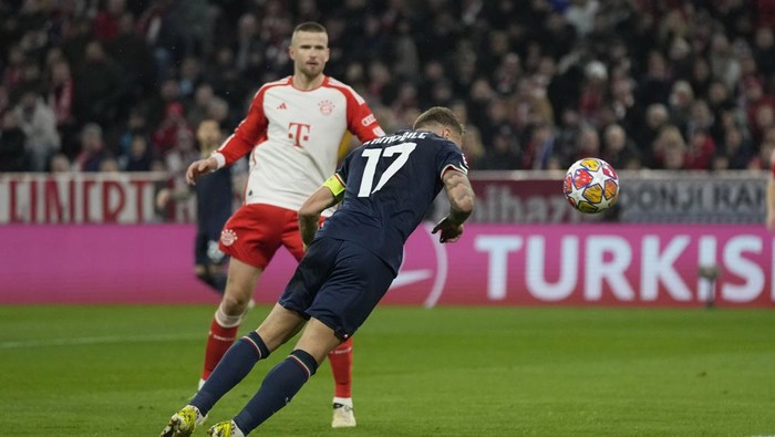 Lazios Ciro Immobile attempts a head at goal in front of Bayerns Eric Dier and misses during the Champions League round of 16 second leg soccer match between FC Bayern Munich and Lazio at the Allianz Arena stadium in Munich, Germany, Tuesday, March 5, 2024. (AP Photo/Matthias Schrader)