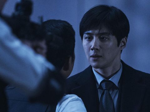 Kim Seon-ho sebagai Direktur Choi dalam drama Korea The Tyrant (2024). (Disney+ Hotstar)
