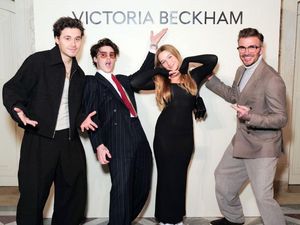 Digosipkan Berseteru dengan Adiknya, Brooklyn Beckham Pilih Promosi Saus