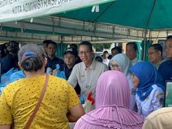 Tinjau Pasar Sembako Murah, Heru Budi Diteriaki Semoga Jadi Gubernur DKI