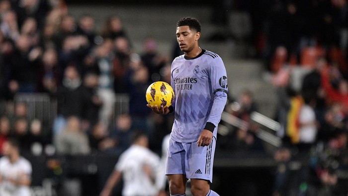 Soccer Football - LaLiga - Valencia v Real Madrid - Mestalla, Valencia, Spain - March 2, 2024 Real Madrids Jude Bellingham looks dejected after Valencias Roman Yaremchuk scores their second goal REUTERS/Pablo Morano