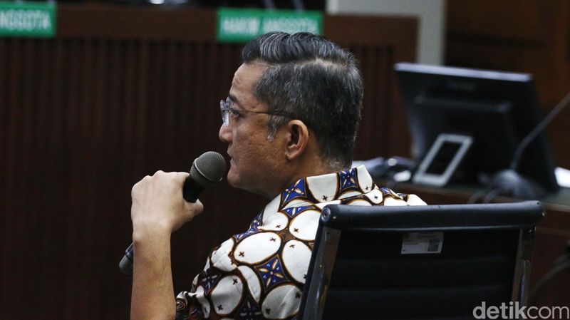 Terpidana kasus korupsi bansos yang merupakan mantan Menteri Sosial Juliari Peter Batubara bersaksi dalam sidang lanjutan kasus dugaan korupsi beras Bansos di Pengadilan Tipikor, Jakarta, Rabu (6/3/2024). Sidang dengan perkara dugaan tindak pidana korupsi beras bansos di Kementerian Sosial tahun 2020-2021 itu beragenda mendengarkan keterangan saksi yang dihadirkan Jaksa Penuntut Umum (JPU).