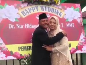 Notaris Magetan Blak-blakan Utang Kades Usai Viral Maskawin Semua Hartanya Notaris Magetan Blak-blakan Utang Kades Usai Viral Maskawin Semua Hartanya