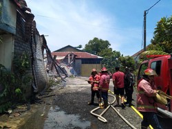 Gudang Kardus di Denpasar Terbakar, Diduga Akibat Korsleting Listrik