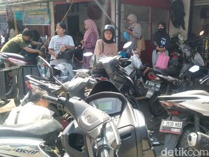 Banjir Cirebon yang Bikin Izul Bak Ketiban Durian Runtuh Banjir Cirebon yang Bikin Izul Bak Ketiban Durian Runtuh