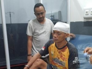 Tak Terima Ditegur Geber Motor, Zainal Pukul Kepala Warga Pakai Helm Tak Terima Ditegur Geber Motor, Zainal Pukul Kepala Warga Pakai Helm