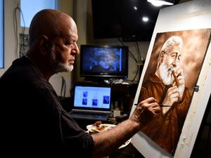 Kreatif! Seniman Kuba Bikin Lukisan dari Daun Tembakau