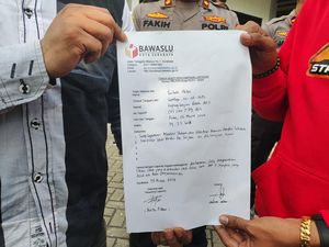 Dugaan Caleg Berijazah Palsu Juga Dilaporkan ke Bawaslu Surabaya Dugaan Caleg Berijazah Palsu Juga Dilaporkan ke Bawaslu Surabaya