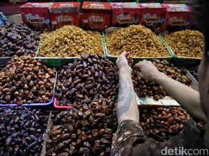 Buah Kurma yang Tak Terlewatkan Buah Kurma yang Tak Terlewatkan