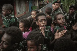 Menyemai Cahaya Literasi di Bumi Cendrawasih Menyemai Cahaya Literasi di Bumi Cendrawasih