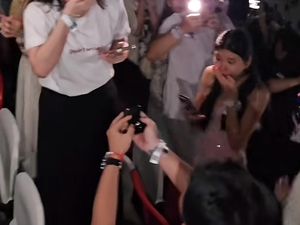 Viral Pria RI Lamar Pacar Saat Nonton Konser Taylor Swift, Bikin Baper