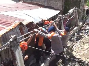 Tembok Pembatas SMPN 3 Parepare Roboh Timpa 2 Rumah Warga