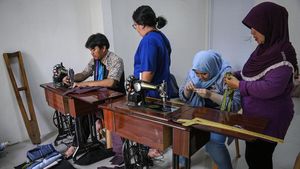 Penyandang Disabilitas Dapat Pelatihan Menjahit