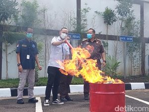 Ganja hingga Uang Palsu yang Kini Jadi Debu
