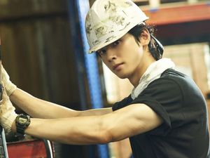8 Foto Cha Eun Woo Viral Jadi Kuli Bangunan, Tampil Macho Bikin Terpana 8 Foto Cha Eun Woo Viral Jadi Kuli Bangunan, Tampil Macho Bikin Terpana