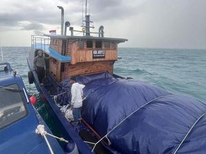 Bea Cukai Tindak Kapal Pengangkut Kain & Sepatu Bekas di Perairan Batam