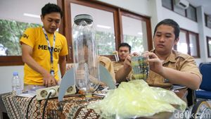 Semangat Anak-anak SMA Ikut Pelatihan Membuat Satelit Sederhana