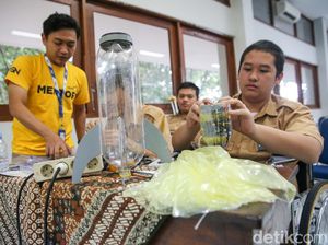 Semangat Anak-anak SMA Ikut Pelatihan Membuat Satelit Sederhana