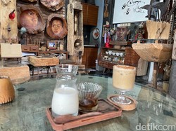 Menyeruput Kopi Sambil Menikmati Karya Seni di Studio Rosid