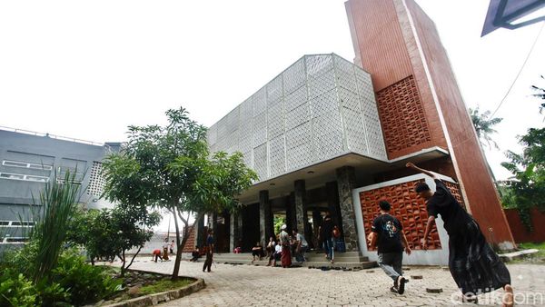 Suasana Ponpes Khoirur Rooziqiin yang Aksesnya Tertutup dari Segala Penjuru