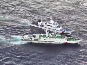 Video Filipina Tuding China Agresif Usai Tabrakan Kapal di Laut China Selatan Video Filipina Tuding China Agresif Usai Tabrakan Kapal di Laut China Selatan