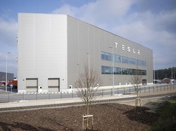 Pabrik Tesla Terbakar Setelah Minggu Lalu PHK Ratusan Pegawai