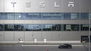 Tesla Hentikan Produksi di Jerman Gegara Sabotase Listrik