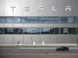 Kasihan, Pegawai Tesla Baru Sadar Kena PHK Saat Masuk Kerja