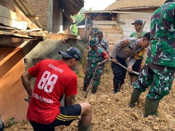 3 Rumah Tertimpa Longsor Saat Pacitan Diguyur Hujan Deras