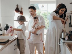 Acha Sinaga Tak Pakai Babysitter di Sydney, Nyaman Habiskan Waktu Bareng Anak