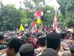 Aliansi Mahasiswa Sukabumi Demo Tolak Impor Beras