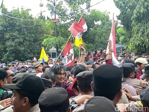 Aliansi Mahasiswa Sukabumi Demo Tolak Impor Beras Aliansi Mahasiswa Sukabumi Demo Tolak Impor Beras