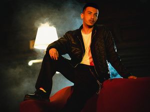 Aziz Hedra Rilis EP Perdana, Curhat Soal Patah Hati dan Move On Aziz Hedra Rilis EP Perdana, Curhat Soal Patah Hati dan Move On
