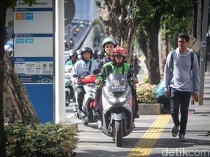 Bandel! Pemotor Masih Serobot Trotoar, Siap-siap Denda Mengintai
